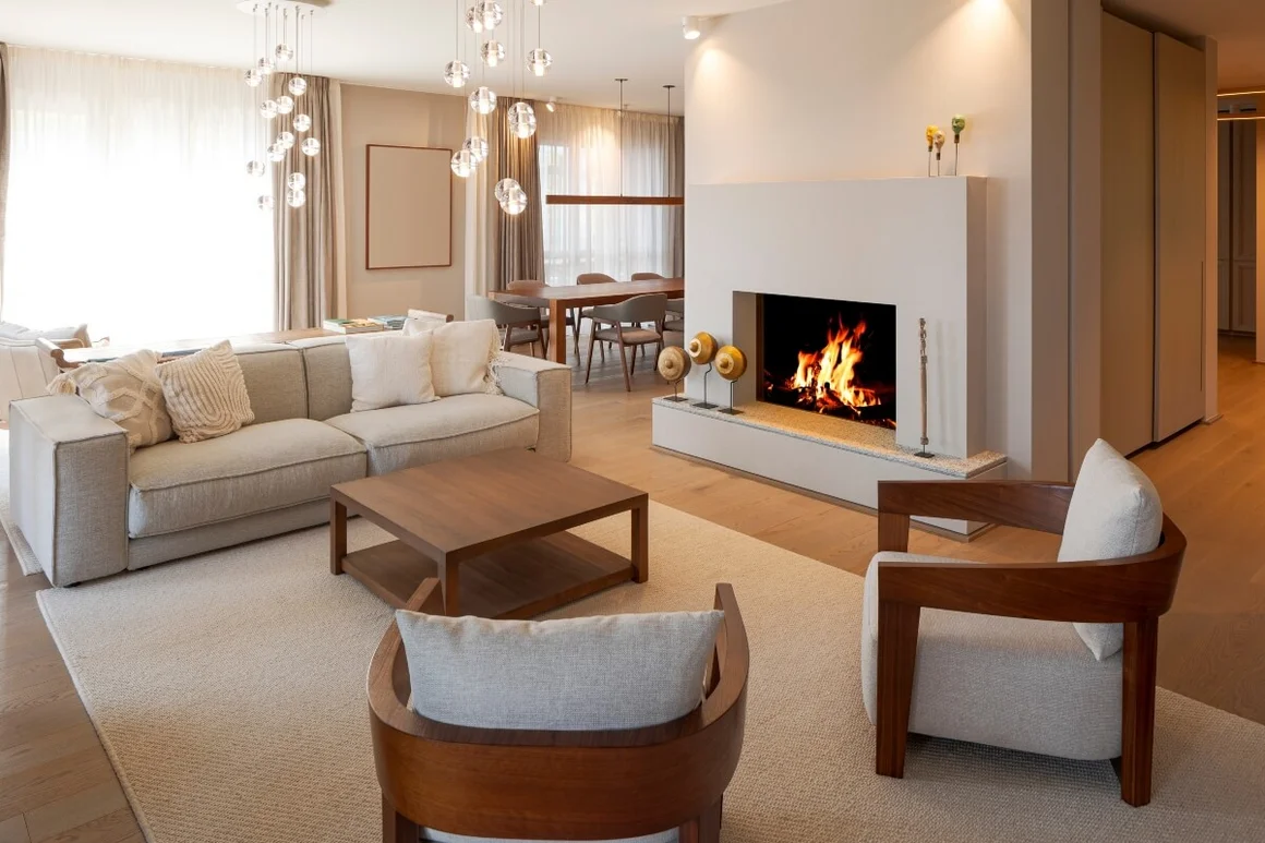 Modernes Wohnzimmer mit Kamin